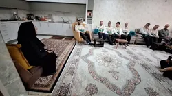 دیدار خادمیاران رضوی با خانواده شهید جنگ رمضان در نجف‌آباد/گزارش تصویری