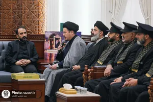 تشرف کاروان سفیران امام رئوف علیه&zwnj;السلام به حرم امامین عسکریین علیهماالسلام 