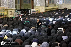 اقامه نماز جمعه در ظهر عاشورا و طنین لبیک یا قرآن درپی هتک حرمت به قرآن