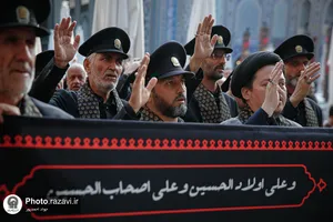 بدرقه خادمین اربعین حسینی در حرم مطهر رضوی
