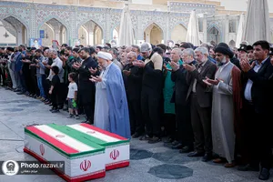 تشییع پیکر 2 شهید حادثه بلوار وکیل&zwnj;آباد مشهد در حرم مطهر رضوی