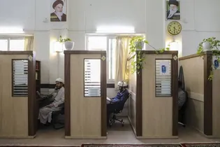 خدمت‌رسانی ۱۴ دفتر و میز پاسخگویی به سوالات دینی در ماه رمضان در حرم مطهر رضوی