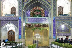 ضیافت ۳۰۰ هزار شاخه گل نذری در حرم امام رضا (ع)