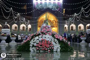 گل&zwnj;آرایی ویژه صحن و سرای رضوی به مناسب ایام دهه کرامت
