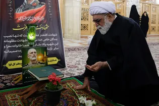 غبارروبی مزار شهدای مدفون در حرم مطهر رضوی