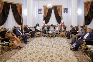 استقبال از شیوخ عشایر خوزستان در فرودگاه شهید هاشمی‌نژاد مشهد