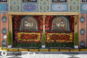 گل آرایی حرم مطهر رضوی در دهه کرامت