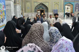 تشرف دانشجویان هنر به حرم مطهر رضوی