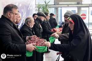 استقبال از زائرین بارگاه منور رضوی در راه آهن مشهد