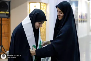 اهدای مدال سپیده بابایی به آستان قدس رضوی