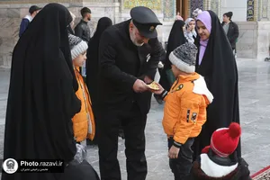 توزيع دعوت&zwnj;نامه سفره&zwnj;های افطاری مواکب حرم مطهر رضوی