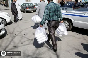 توزیع 10 هزار غذای متبرک حضرت در حاشیه شهر مشهد