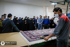 بازدید کارکنان حرم مطهر از شرکت فرش آستان قدس رضوی