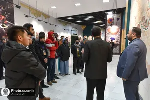 بازدید شرکت کنندگان چهل و یکمین دوره مسابقات بین المللی قرآن کریم از نمایشگاه رواق خدمت