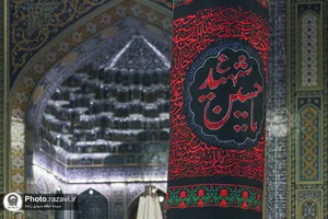 حرم مطهر رضوی در شب عاشورای حسینی