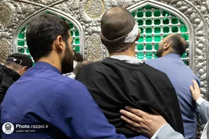 تشرف جمعی از مجروحان لبنانی به حرم مطهر رضوی