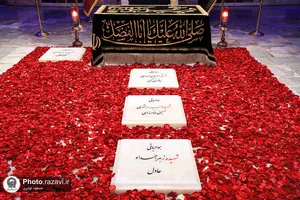  حضور مردم عزادار بر مزار مطهر رهبر شهید انقلاب اسلامی-3 