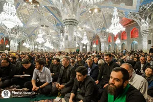 مناجات خوانی سحر&zwnj;گاهی حاج محمود کریمی در حرم مطهر رضوی