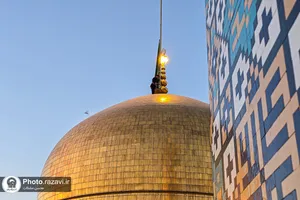 تعویض پرچم حرم امام رضا علیه&zwnj;السلام به مناسبت شهادت حضرت زهرا سلام&zwnj;الله علیها