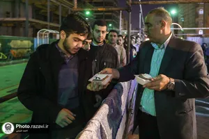 پخت و توزیع کیک در شام میلاد حضرت زینب(سلام الله علیها)