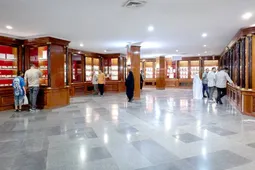 اهدای بیش از ۵۰۰ قطعه تمبر توسط مجموعه‌دار افغانستانی به موزه رضوی