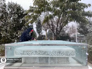 بارش برف در حرم مطهر رضوی