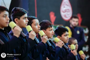 عزاداری نوجوانان اردو زبان در حرم مطهر رضوی