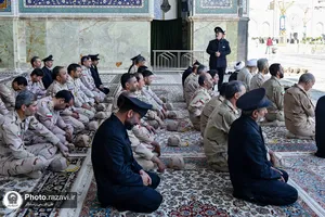 اهدا پرچم متبرک حرم امام حسین(علیه&zwnj;السلام) به حرم مطهر رضوی