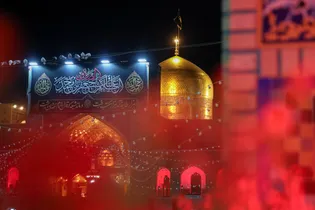 حرم مطهر رضوی در شب شهادت امام صادق علیه‌السلام