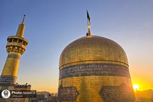 تعویض پرچم حرم امام رضا علیه&zwnj;السلام به مناسبت شهادت حضرت زهرا سلام&zwnj;الله علیها