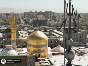 آیین تعویض پرچم گنبد منور رضوی در روز میلاد امام رضا(علیه&zwnj;السلام)