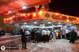 توزیع شله در چایخانه حرم مطهر رضوی