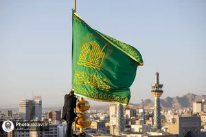 آیین تعویض پرچم حرم امام رضا علیه&zwnj;السلام در آستانه ماه ربیع الاول