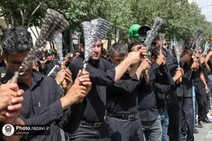 حضور دسته های عزای حسینی در خیابان&nbsp;های منتهی به حرم مطهر رضوی-1