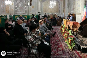 تشرف جمعی از زائرین غیر ایرانی به حرم مطهر رضوی