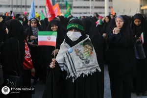 تجمع دختران انقلابی مشهد در عرصه میدان شهدا