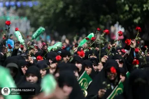 گلباران حرم مطهر رضوی در روز میلاد حضرت معصومه سلام الله علیها