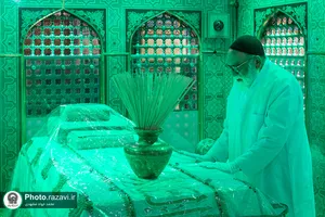 غبارروبی ضریح منور رضوی