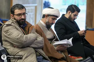 نقد و بررسی کتاب &laquo;خار و میخک&raquo;