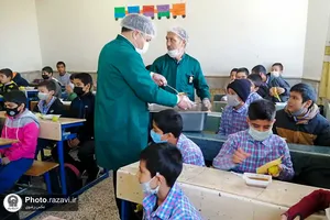 توزیع غذای گرم در مدارس توسط خدام حرم مطهر رضوی