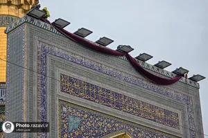 نصب کتیبه&zwnj;های نیمه شعبان در حرم مطهر رضوی
