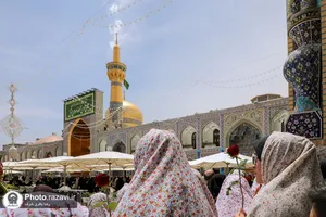 تشرف جمعی از معلولان اصفهانی به حرم مطهر رضوی