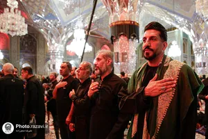 عزاداری زائران عرب&zwnj;زبان در حرم مطهر رضوی

