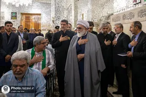 غبارروبی ضریح مطهر رضوی در آستانه دهه &laquo;ولایت و امامت&raquo;