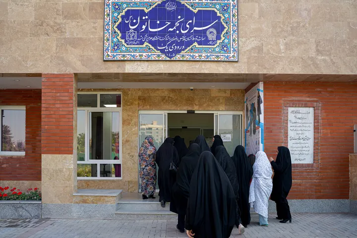 بازدید بانوان پرستار مشهدی از خوابگاه «سرای نجمه خاتون سلام‌الله علیها»