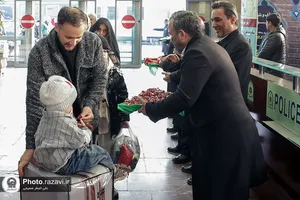 استقبال از زائرین بارگاه منور رضوی در راه آهن مشهد