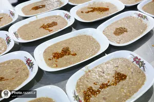 توزیع شله در چایخانه حرم مطهر رضوی