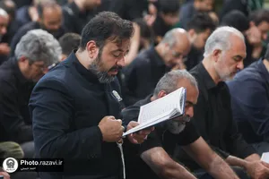 قرائت زیارت عاشورا در حرم مطهر رضوی