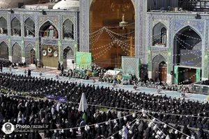 آیین تعویض پوش ضریح و پرچم گنبد منور رضوی در روز میلاد امام مهربانی&zwnj;ها
