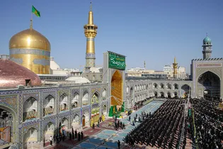 آیین تعویض پرچم گنبد منور رضوی در روز میلاد امام رضا علیه‌السلام - ۲